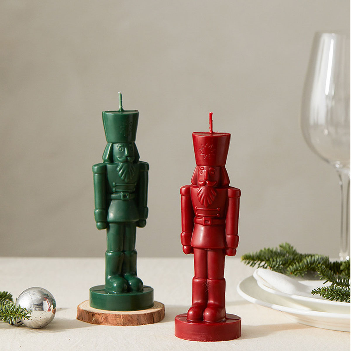 Large Nutcracker Soldier Plast - огляд і ціна Nutcracker Figurine